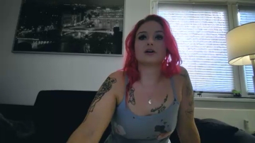 LadyRoxy  04-10-2021 pussyeating Female